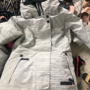 686 women’s snow jacket